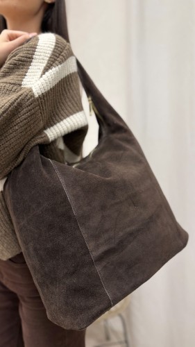 Laura Biaggi torebka damska worek zamszowy brązowy czekoladowy choco skóra naturalna zamszowa włoska torebka typu hobo bag zamszowa pojemna do pracy na co dzień TS66-7150