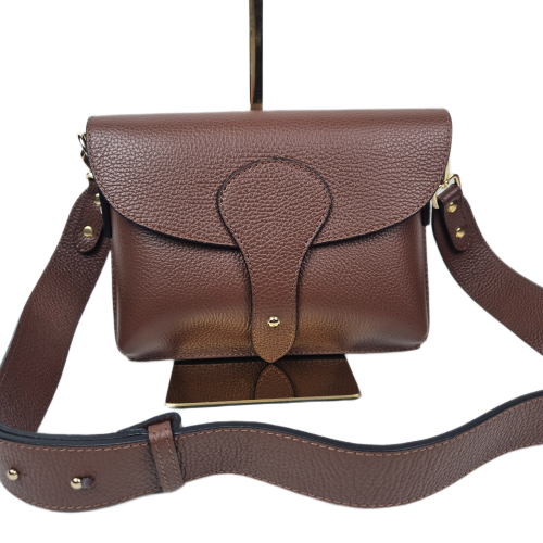 Vera Pelle mała brązowa torebka listonoszka skórzana karmelowa czekoladowa instagramka włoska torebka crossbody saszetka skóra naturalna licowa