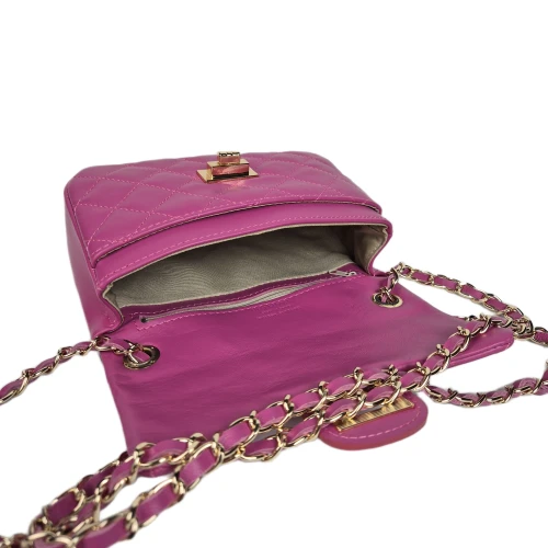 Laura Biaggi mała torebka listonoszka pikowana skórzana z łańcuszkiem elegancka crossbody różowa fuksja skóra naturalna licowa