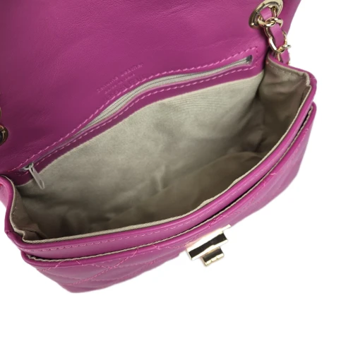 Laura Biaggi mała torebka listonoszka pikowana skórzana z łańcuszkiem elegancka crossbody różowa fuksja skóra naturalna licowa