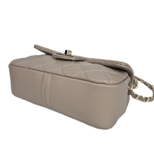 Laura Biaggi mała torebka listonoszka pikowana skórzana z łańcuszkiem elegancka crossbody beżowa skóra naturalna licowa