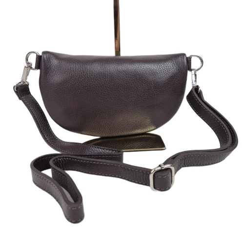 Mała skórzana nerka listonoszka skóra naturalna licowa crossbody z paskiem włoska srebrne okucia czekoladowa brązowa