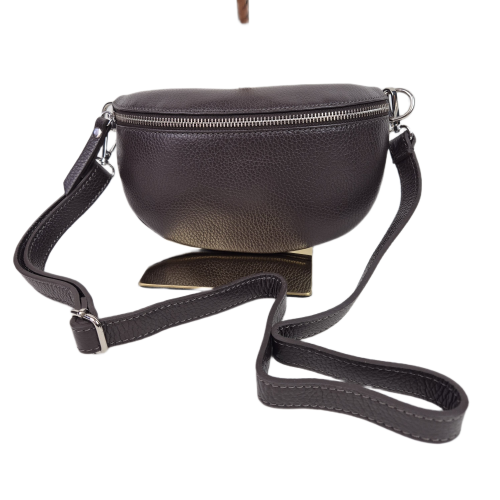 Mała skórzana nerka listonoszka skóra naturalna licowa crossbody z paskiem włoska srebrne okucia czekoladowa brązowa