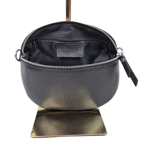 Mała skórzana nerka listonoszka skóra naturalna licowa crossbody z paskiem włoska srebrne okucia granatowa