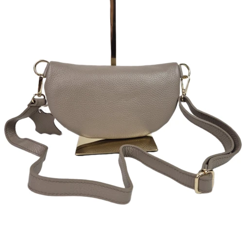 Mała skórzana nerka listonoszka skóra naturalna licowa crossbody z paskiem włoska taupe