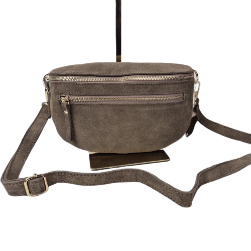Mała nerka saszetka listonoszka skórzana zamszowa skóra naturalna zamszowa brązowa fango pojemna z paskiem crossbody na codzień