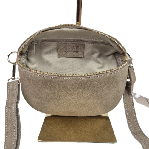 Laura Biaggi mała nerka listonoszka skórzana zamszowa elegancka crossbody skóra naturalna beż