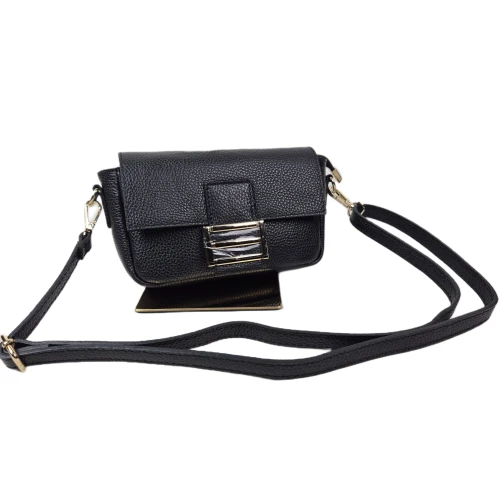 Laura Biaggi mała czarna torebka skórzana listonoszka skóra naturalna licowa z klamrą z paskiem włoska elegancka crossbody