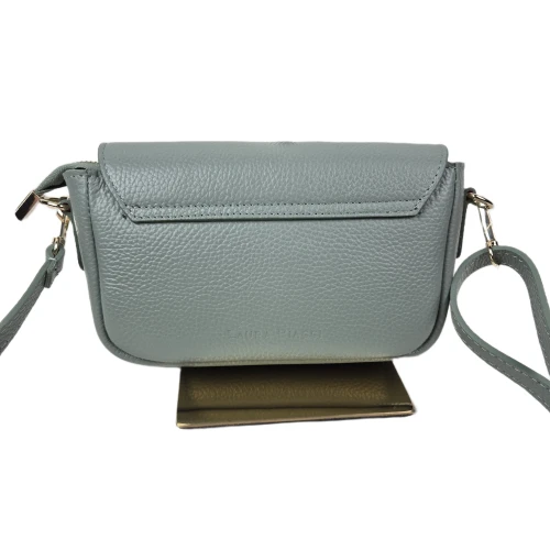Laura Biaggi mała zielona miętowa torebka skórzana listonoszka skóra naturalna licowa z klamrą z paskiem włoska elegancka crossbody