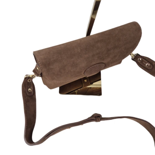 Vera Pelle mała skórzana torebka listonoszka skóra naturalna zamszowa brązowa cynamonowa z paskiem crossbody pojemna