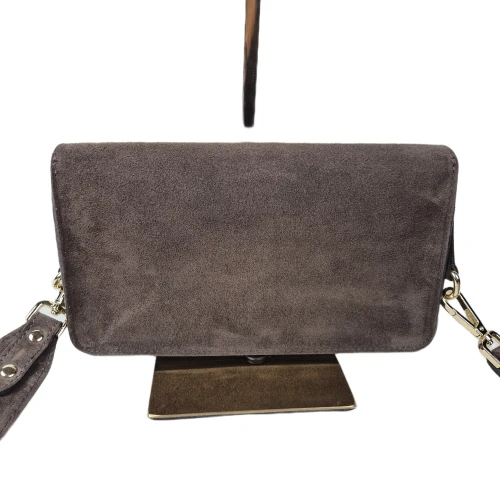 Vera Pelle mała pojemna torebka skórzana listonoszka czekoladowa brązowa skóra naturalna zamszowa z paskiem crossbody