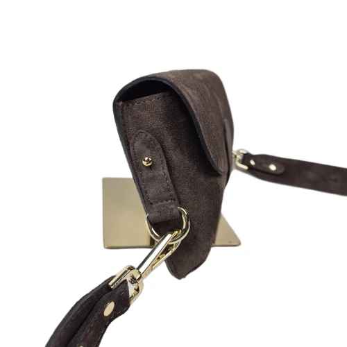 Vera Pelle mała pojemna torebka skórzana listonoszka czekoladowa brązowa skóra naturalna zamszowa z paskiem crossbody