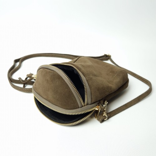 Laura Biaggi mała zamszowa torebka damska skórzana skóra naturalna włoska pojemna na codzień casual crossbody z paskiem brązowa beżowa mocha mokka taupe
