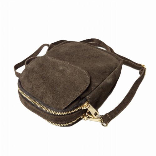 Mała brązowa skórzana zamszowa brązowa torebka rowerówka damska czekoladowa crossbody z paskiem na codzień