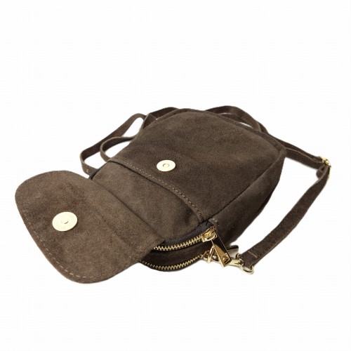 Mała brązowa skórzana zamszowa brązowa torebka rowerówka damska czekoladowa crossbody z paskiem na codzień